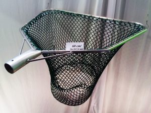 Kescher eckig aus verzinktem Stahl 60/ 20×20/2,8 mm – kleiner Bügelhamen