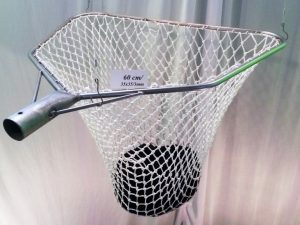 Kescher eckig aus verzinktem Stahl 60/ 35×35/3,0 mm handgeflochten – kleiner Bügelhamen