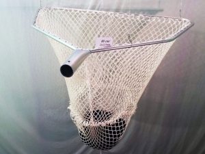 Kescher eckig aus verzinktem Stahl 80/ 10×10/1,8 mm – großer Bügelhamen