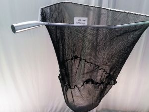 Kescher eckig aus verzinktem Stahl 80/ 20×20/2,8 mm – großer Bügelhamen